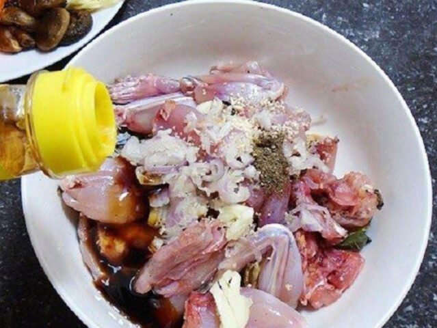 Khám phá **Cách Nấu Ếch Xào Sả Ớt** Đậm Đà Chuẩn Vị Saigonese