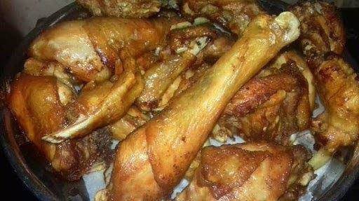 Gà chiên vàng đều chuẩn bị cho món gà tiềm ớt hiểm