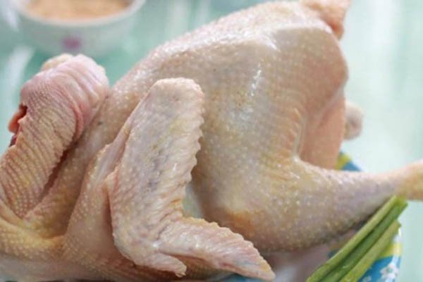 Gà ta nguyên con, lựa chọn hoàn hảo cho món cà ri gà truyền thống.