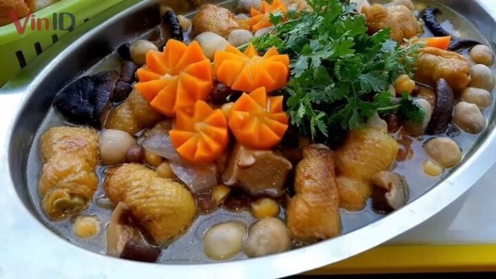 Gà tiềm ngũ quả nước dừa thơm ngon, bổ dưỡng