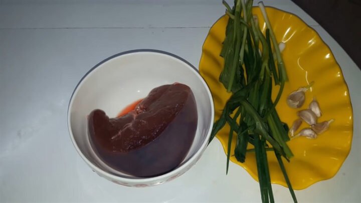 Gan bò tươi chuẩn bị cho món xào