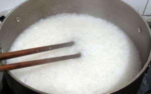 Gạo rang thơm rồi nấu chín