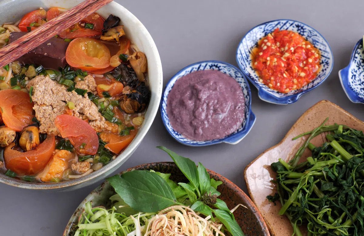 Giá trị dinh dưỡng của bún riêu và lượng calo trong 1 bát bún riêu đầy đủ