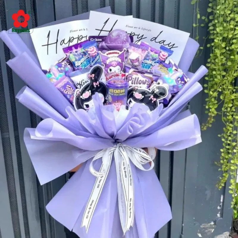 Giỏ quà bánh kẹo với các sản phẩm cùng tông màu ấm