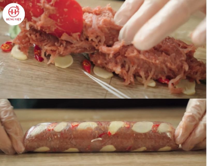Gói nem chua thịt heo bằng màng bọc