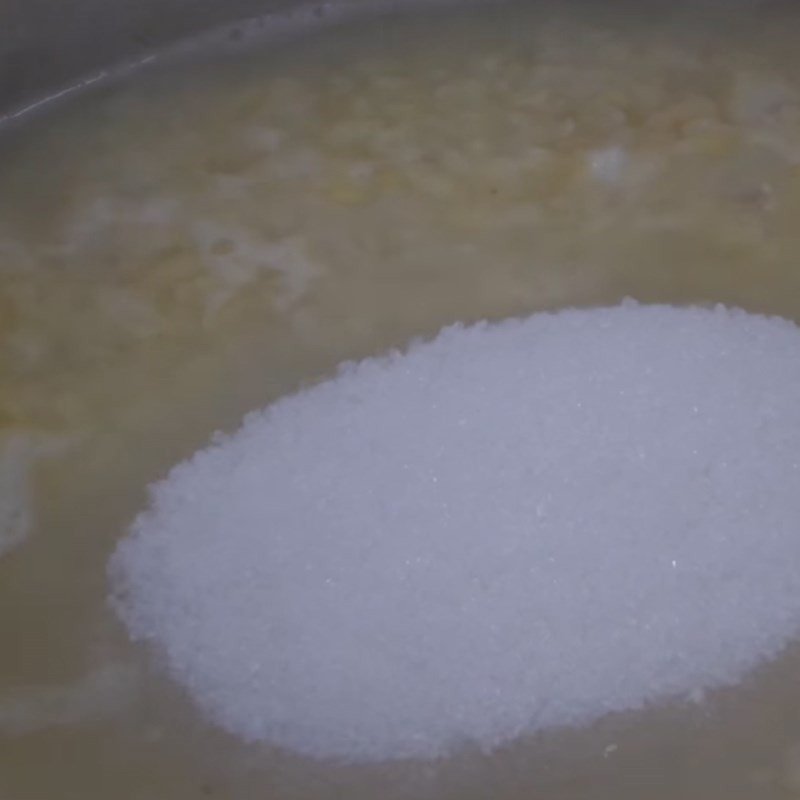 Hầm đậu xanh mềm nhừ cho chè chuối đậu xanh