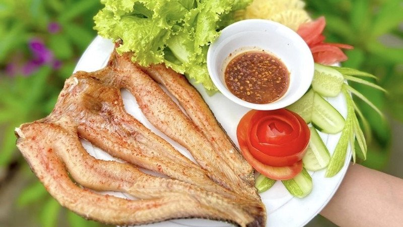 Hàm lượng vitamin D và canxi trong cá khô rất tốt cho xương và răng chắc khỏe