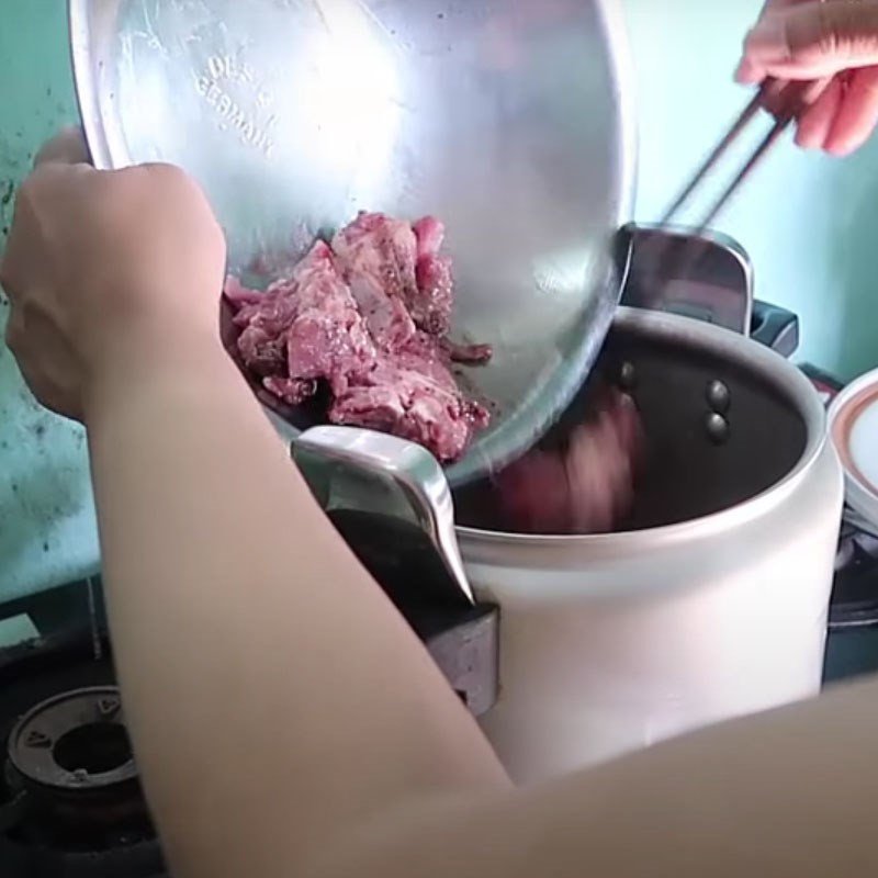 Hầm xương heo bằng nồi áp suất