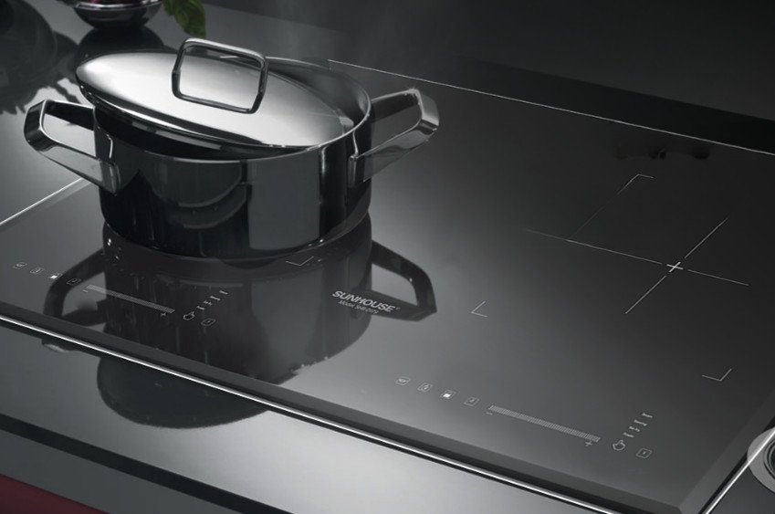 hạn chế mở nắp nồi khi nấu cơm bằng bếp điện