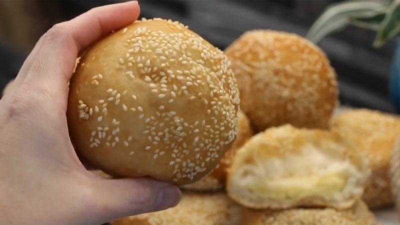 Hạn chế tần suất ăn bánh tiêu để không tích tụ calo dư thừa