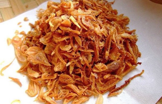 Hành phi vàng giòn thơm lừng cho món bánh cuốn tại nhà