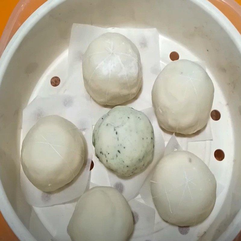 Hấp bánh bao nhân đậu xanh dừa trong xửng để bánh chín đều