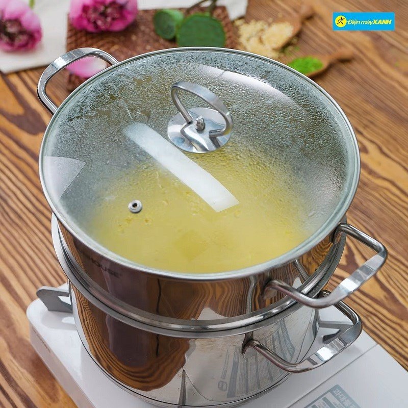 Hấp đậu xanh và hạt sen bùi béo cho món xôi cốm