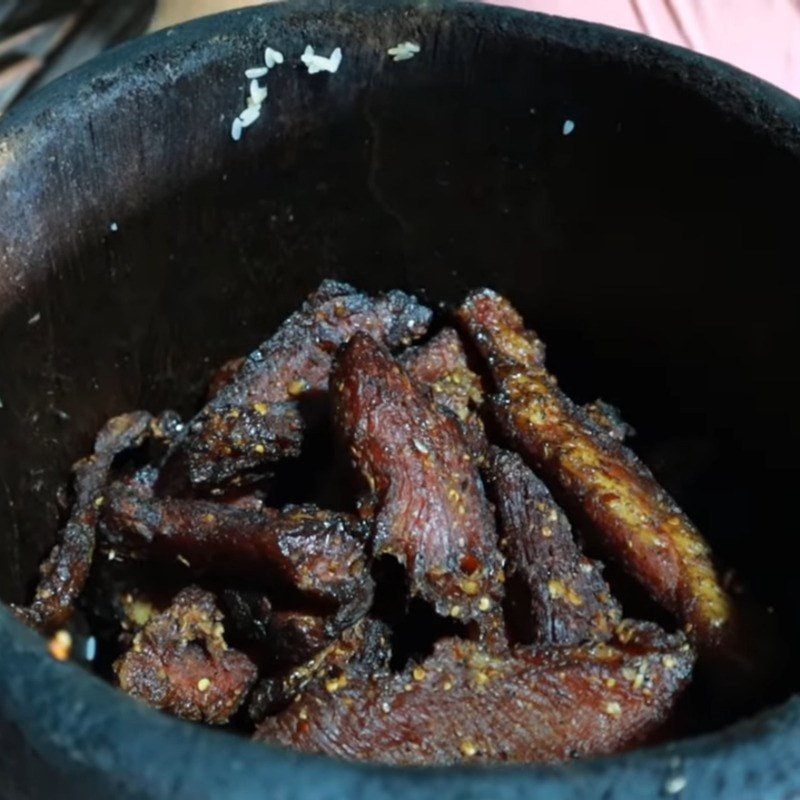 Hấp thịt gác bếp trước khi thưởng thức để tăng độ mềm