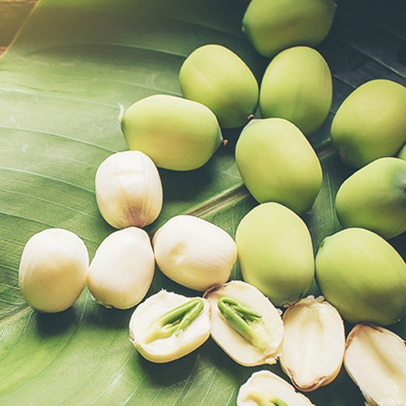 Hạt sen tươi sau khi đã rửa sạch và loại bỏ tim sen