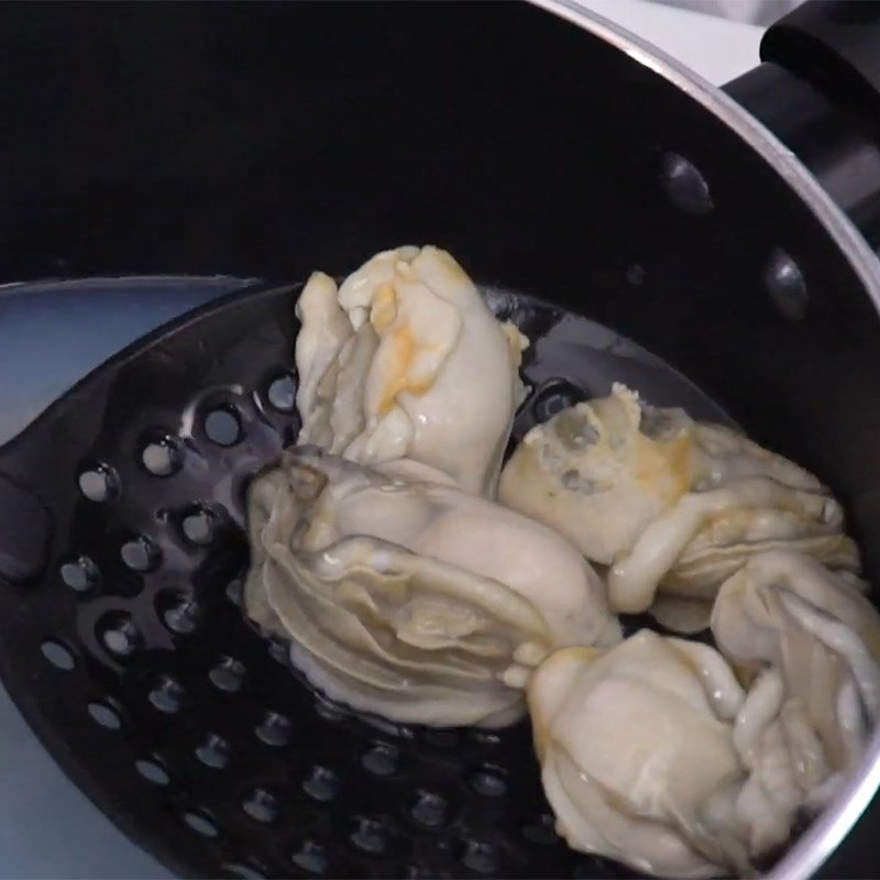 Hàu đã được sơ chế sạch sẽ, sẵn sàng cho cách xào hàu không bị tanh