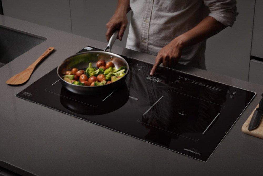 hiệu chỉnh lượng nhiệt trên bảng điều khiển thanh trượt bếp điện để nấu cơm