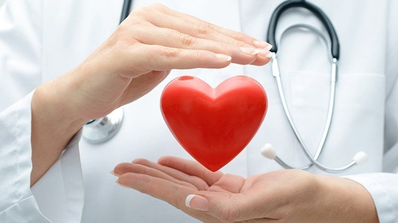 Hình ảnh cà rốt tươi được cắt lát, minh họa lợi ích của cà rốt trong việc bảo vệ sức khỏe tim mạch.