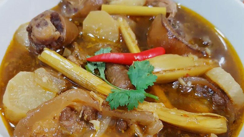 Hình ảnh đĩa đuôi bò hầm sả thơm lừng