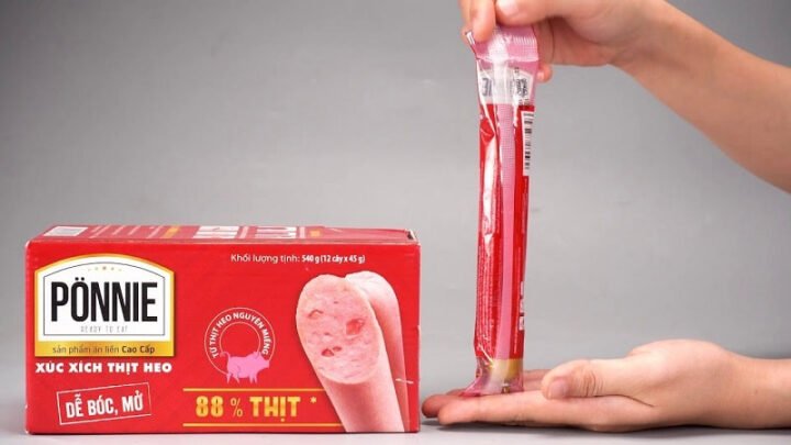Hình ảnh minh họa cây xúc xích Ponnie thơm ngon, thông tin về 1 cây xúc xích Ponnie 70g bao nhiêu calo