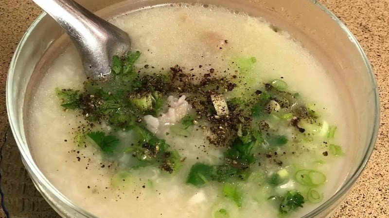 Hình ảnh tô cháo đuôi bò ấm nóng, bổ dưỡng