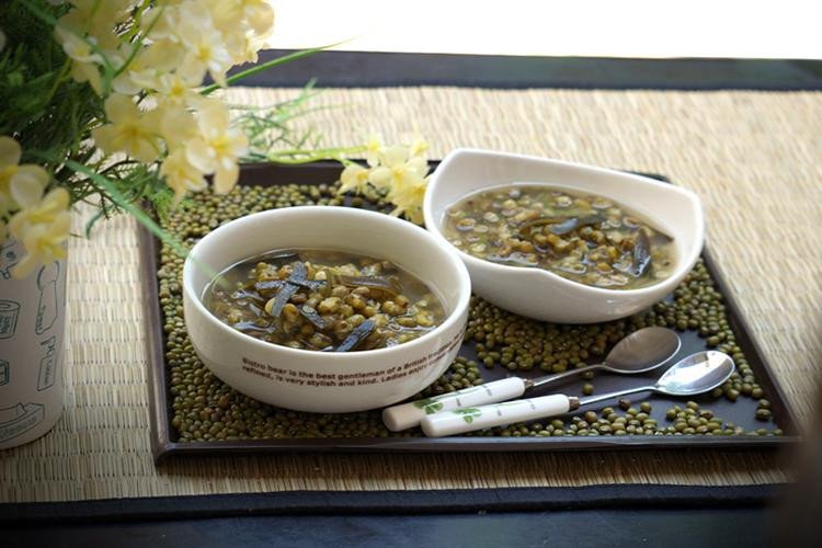 Hình ảnh tô chè đậu xanh phổ tai thanh mát, giải nhiệt mùa hè