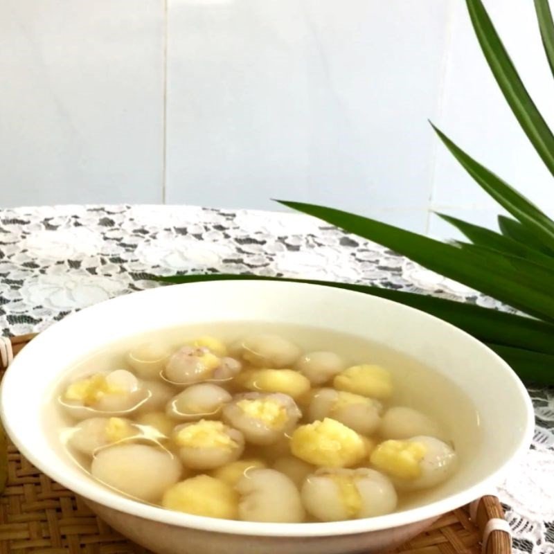 Hoàn thành món chè nhãn đậu xanh