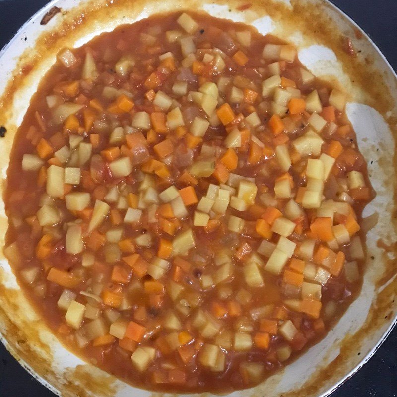 Hoàn thành sốt rau củ đậm đà, bí quyết làm nên món mì Ý xào ngon