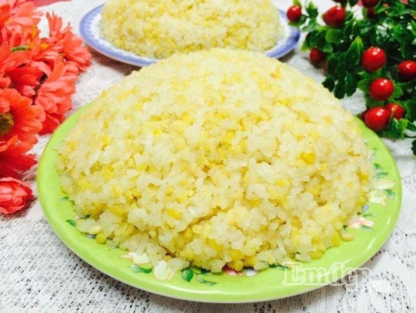 Hoàn thành xôi đỗ xanh sau khi đồ và trộn dầu ăn