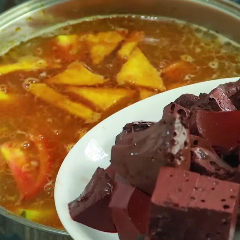 Hoàn thiện nước lèo bún riêu cua