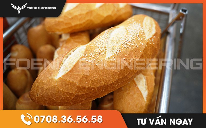 Hơi nước tỏa ra từ lò nướng, yếu tố quan trọng tạo vỏ giòn cho bánh mì đặc ruột