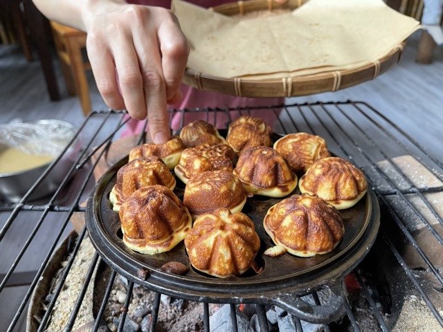 Hỗn hợp bột bánh thuẫn từ bột mì đã được đánh đều và mịn