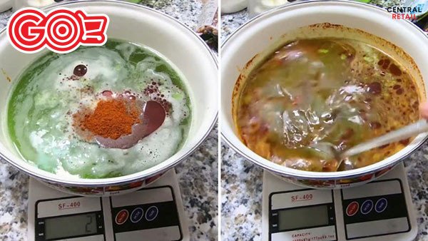 Hỗn hợp các loại gia vị đang được trộn đều để tạo thành nước sốt ướp thịt heo nướng hấp dẫn