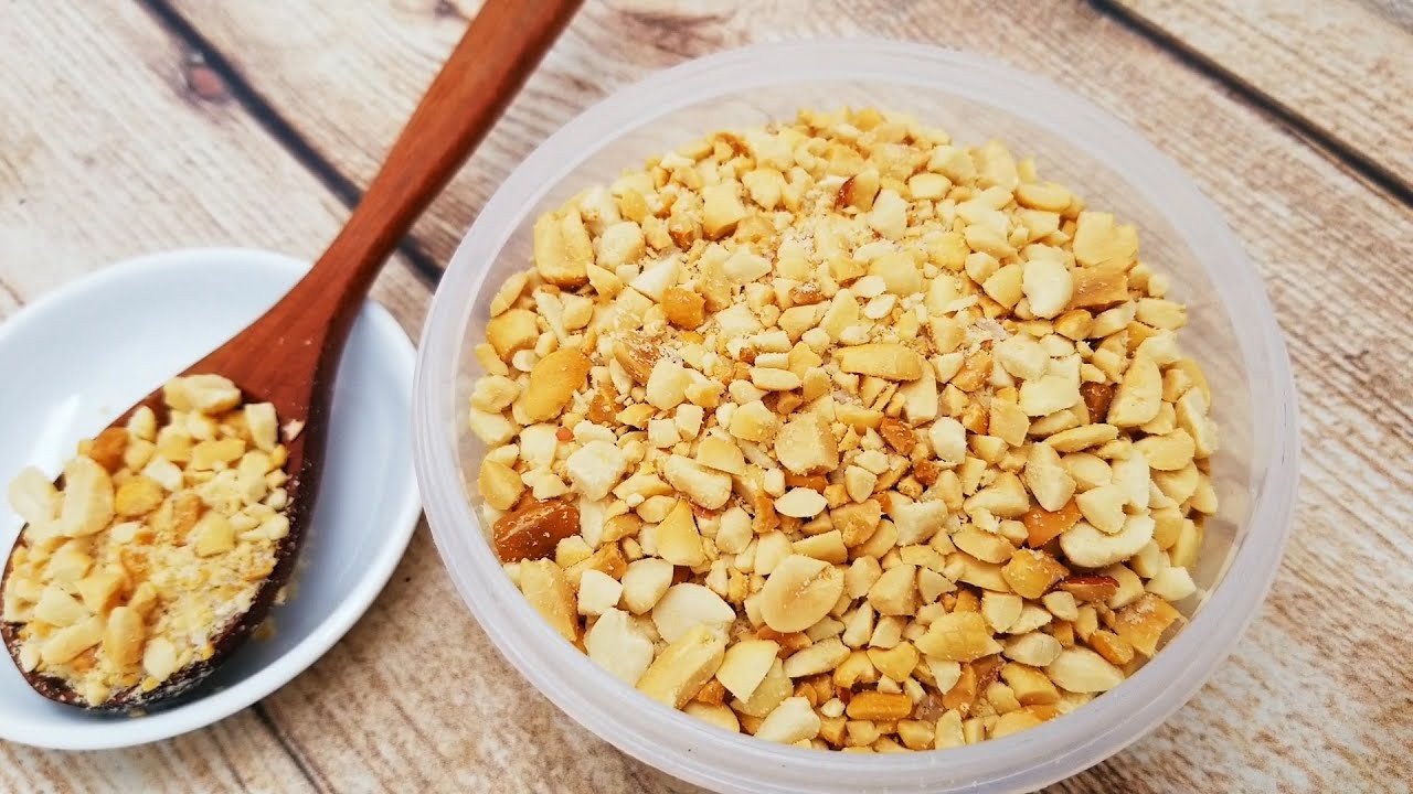 Hỗn hợp muối vừng lạc rang thơm lừng, ăn kèm xôi dừa nạo