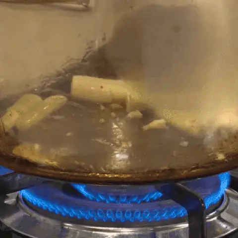 Hướng dẫn cách nấu lẩu ếch măng chua chuẩn vị đơn giản