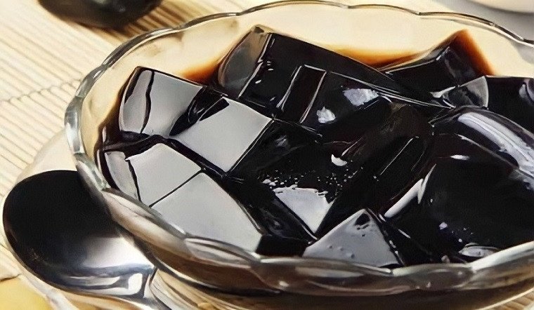 Hướng dẫn làm thạch đen sương sáo tại nhà