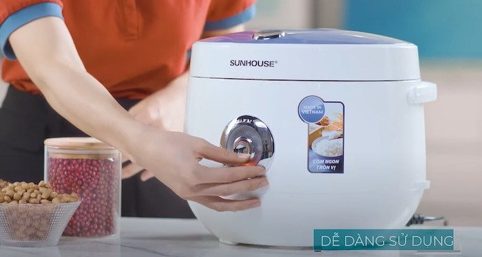 Hướng dẫn nấu nếp cẩm mềm dẻo với nồi cơm điện cơ truyền thống