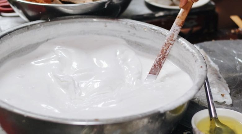 Hướng dẫn pha bột gạo làm bánh cuốn tại nhà với tỷ lệ chuẩn