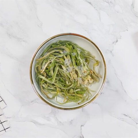 Hướng dẫn sơ chế rau tiến vua khô