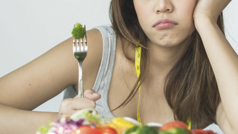 Khi thực hiện ăn kiêng bạn nên ăn uống đa dạng và cân bằng dinh dưỡng
