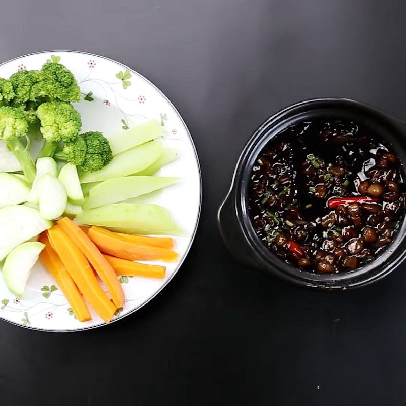 kho quẹt ăn kèm rau củ luộc và cơm nóng