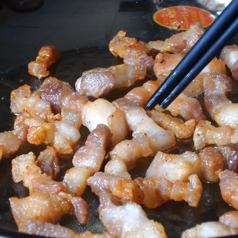 Kho thịt ba chỉ với sốt chua ngọt sánh mịn