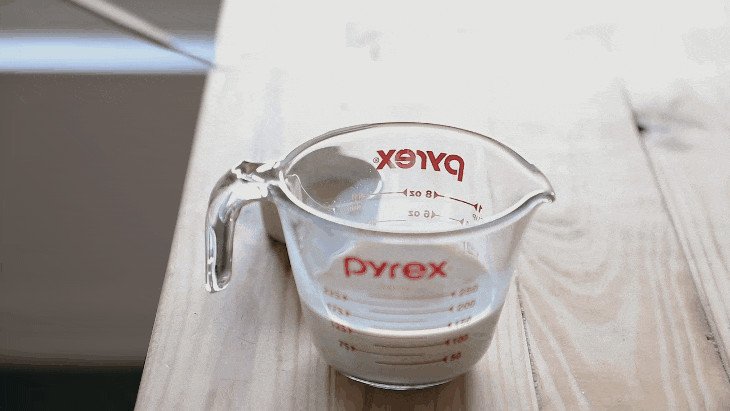 Kích hoạt men khô trộn sữa ấm cho vỏ bánh hamburger