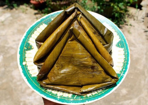 Kỹ thuật gói những chiếc bánh gói Nghệ An khéo léo bằng lá chuối