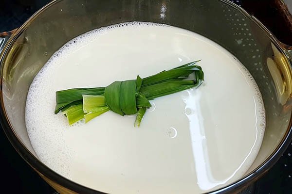 Lá dứa tạo mùi thơm cho sữa