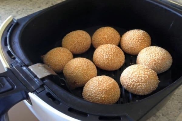 Làm bánh rán bằng nồi chiên không dầu