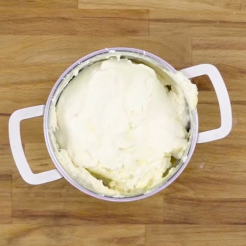 Làm kem sầu riêng cho bánh crepe