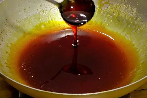 Bước 3: Thắng nước màu đường