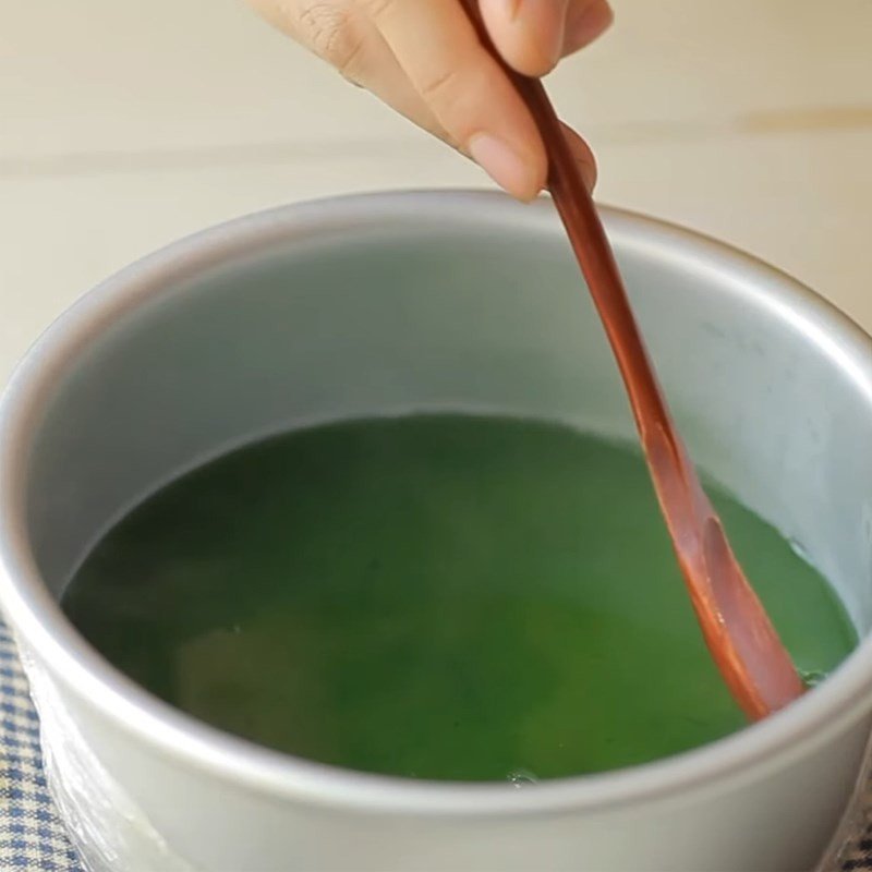 Làm thạch lá dứa cho bánh crepe sầu riêng lá dứa