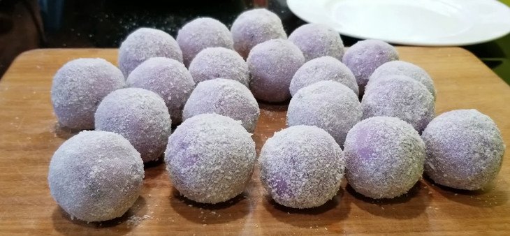 Lăn đều bánh khoai môn lệ phố qua bột chiên xù mịn